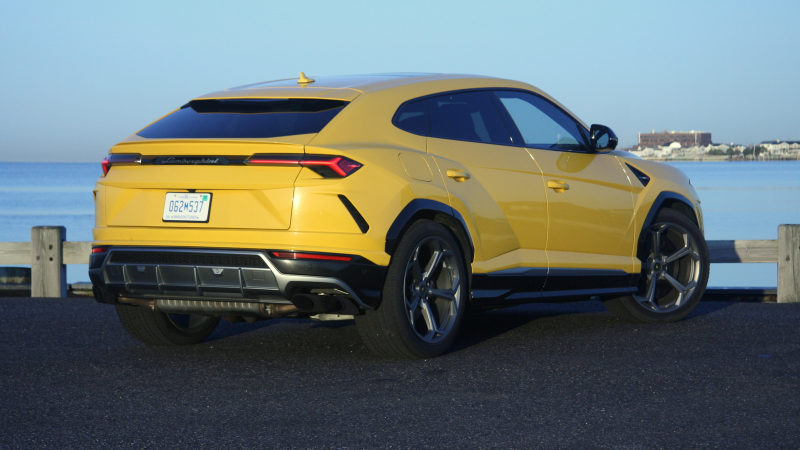 Illustration for article titled What It's Like to Use a 641 HP Lamborghini Urus as an Actual Family Car